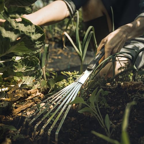 Fiskars Xact Hand Rake, Ergonomic Handle for Heavy Duty Gardening
